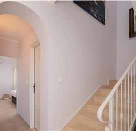 4 Bedroom Villa with Pool in Sevid near Primosten, Sleeps 8